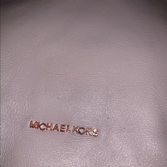 Michael Kors Devon Vanilla Leather Hobo Bag - Picture 5 of 8